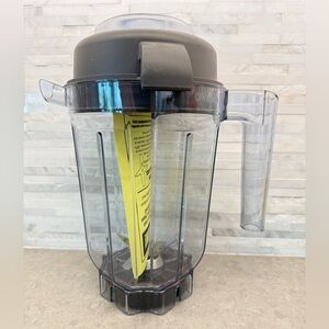 NEW Vitamix Blender 32 Oz Dry Grains Container